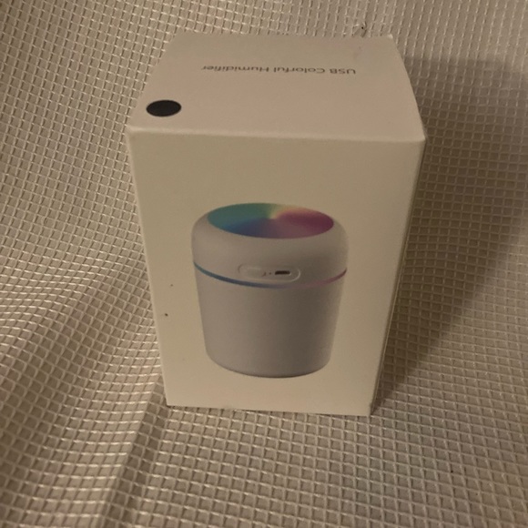 USB Colorful Humidifier: Lights Up, Brand New - Picture 1 of 4